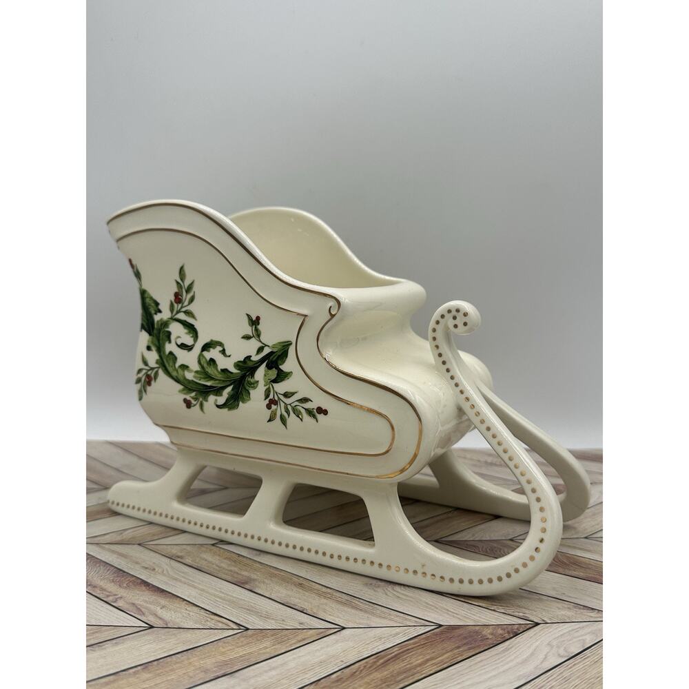 Elegant Cream Holiday Sleigh Decor